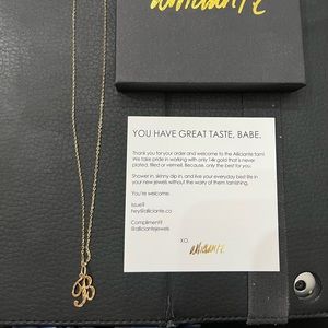 Alliciante The initial necklace